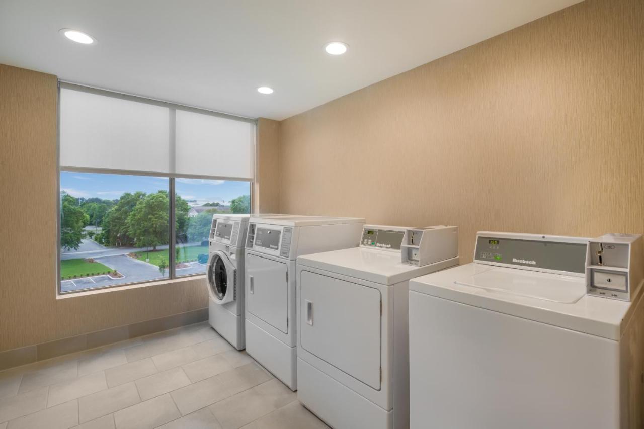 Hyatt Place Hampton Convention Center Екстериор снимка