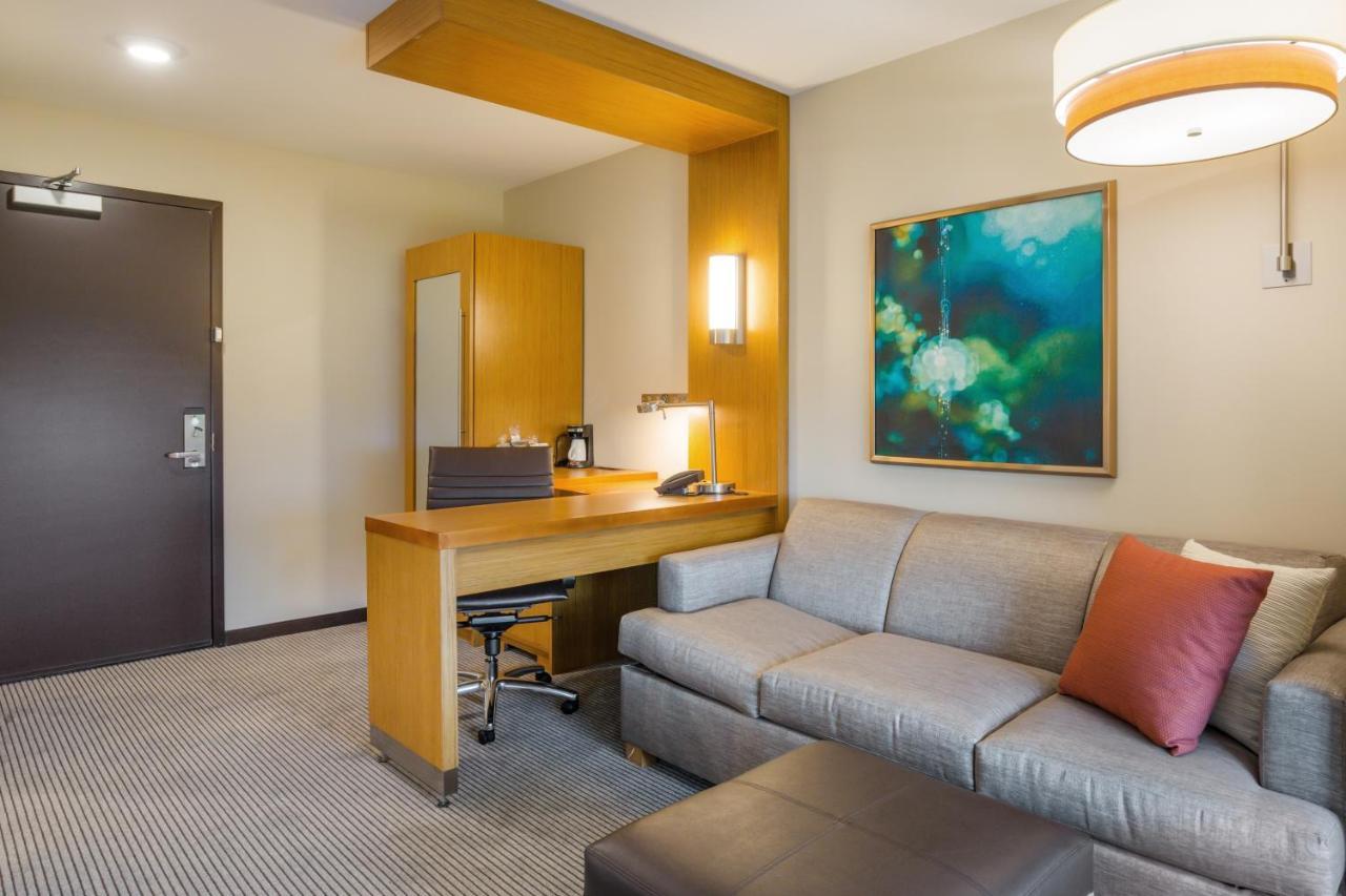 Hyatt Place Hampton Convention Center Екстериор снимка