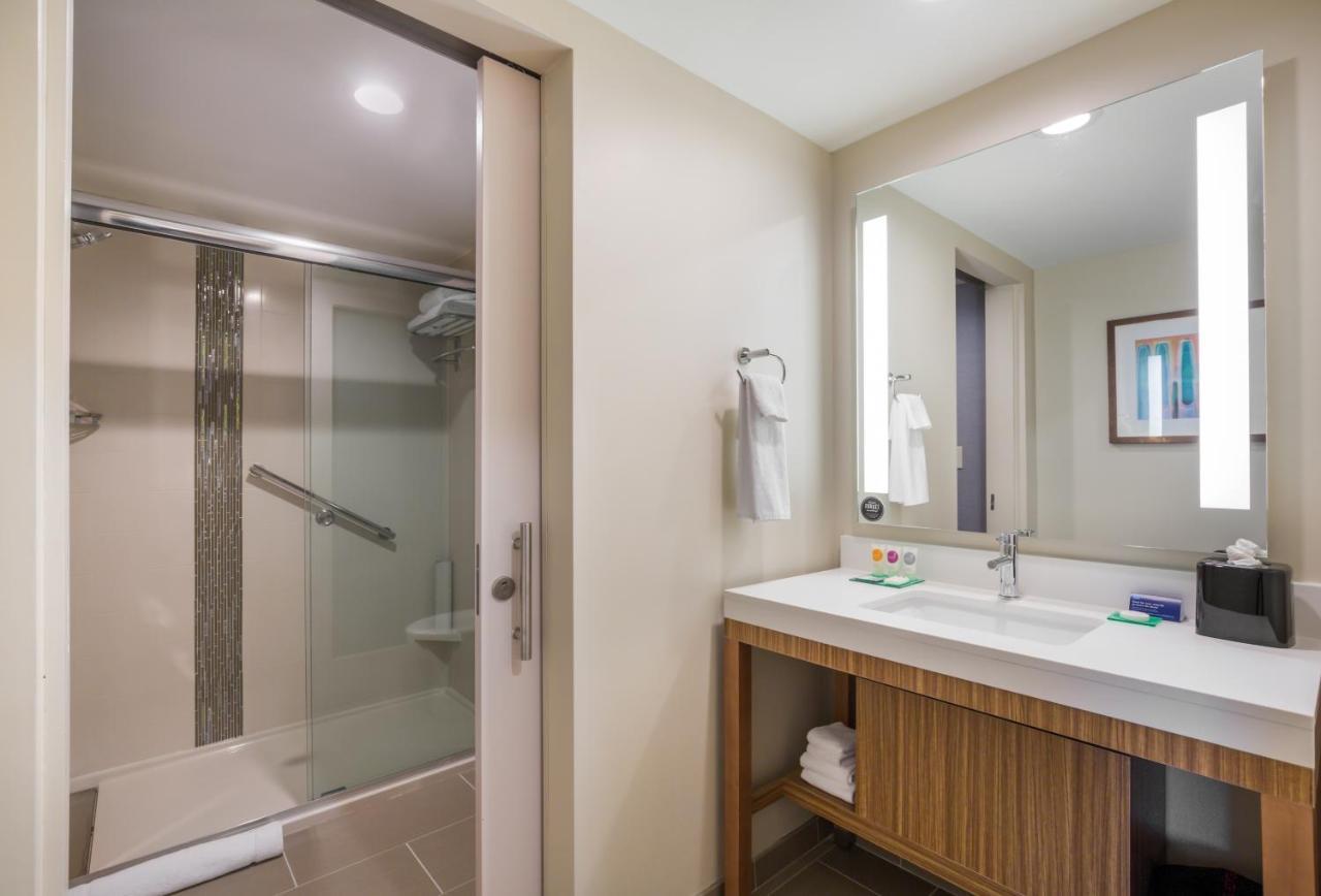 Hyatt Place Hampton Convention Center Екстериор снимка